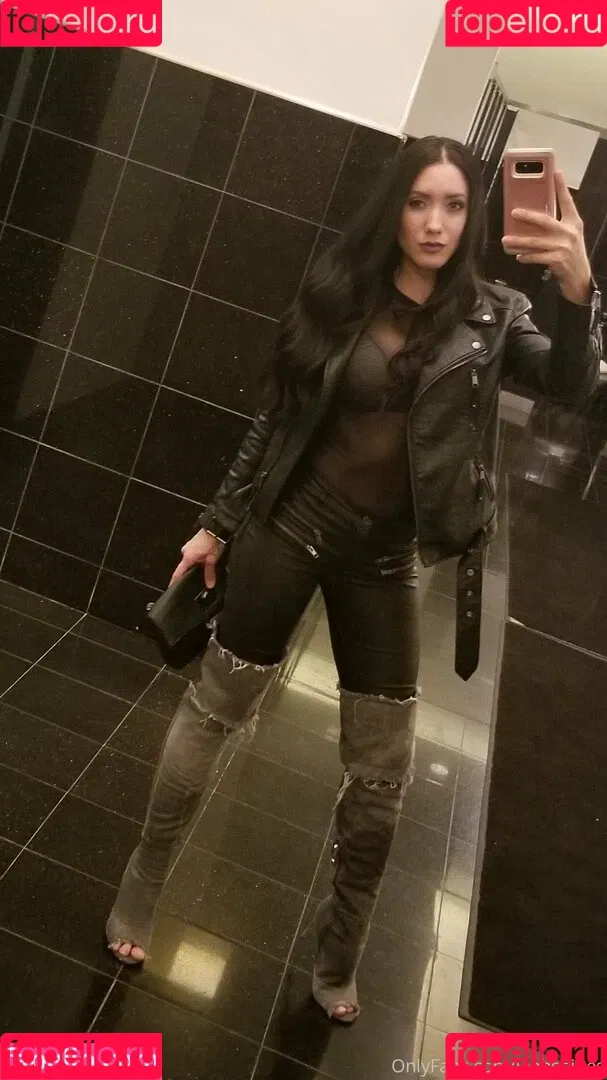 leahshines Onlyfans Photo Gallery 