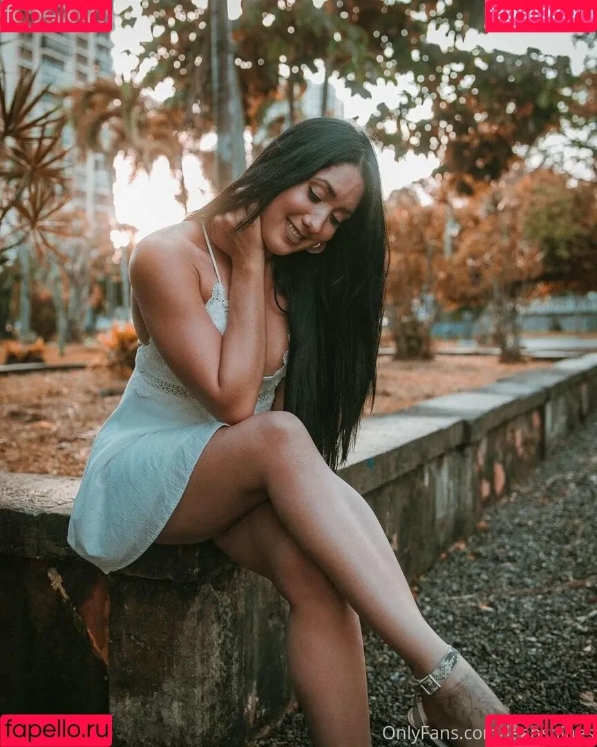 leahshines Onlyfans Photo Gallery 