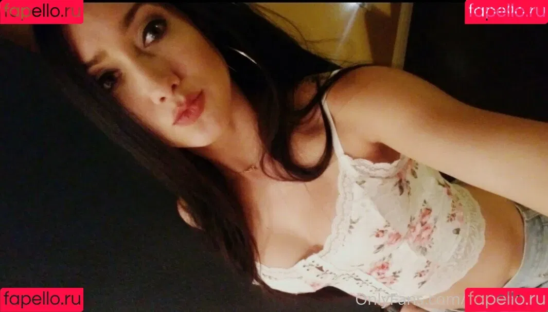 leahshines Onlyfans Photo Gallery 