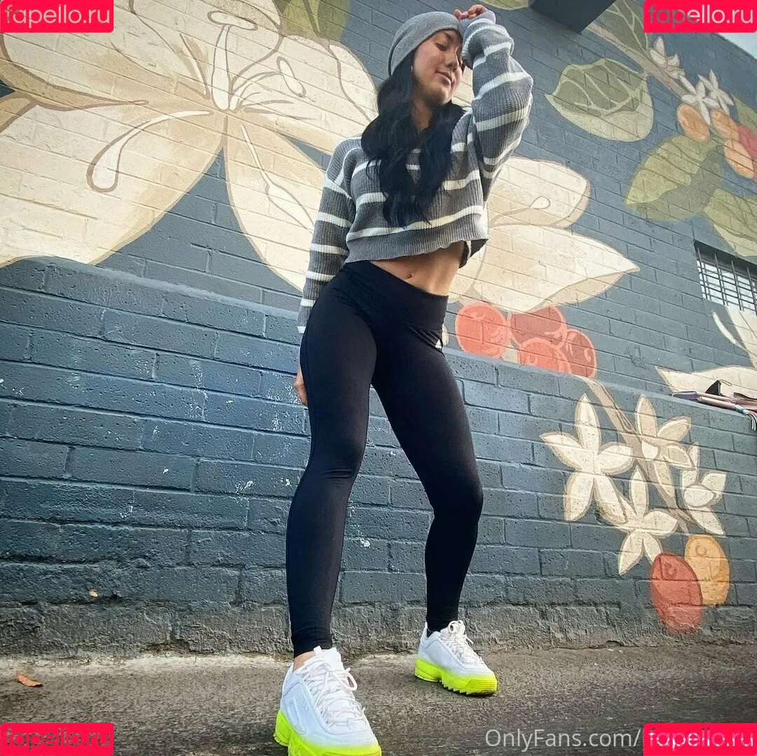 leahshines Onlyfans Photo Gallery 