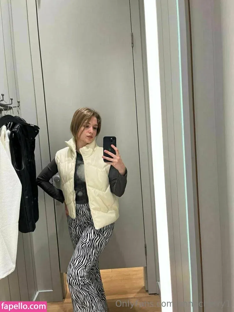 annacherry1 Onlyfans Photo Gallery 