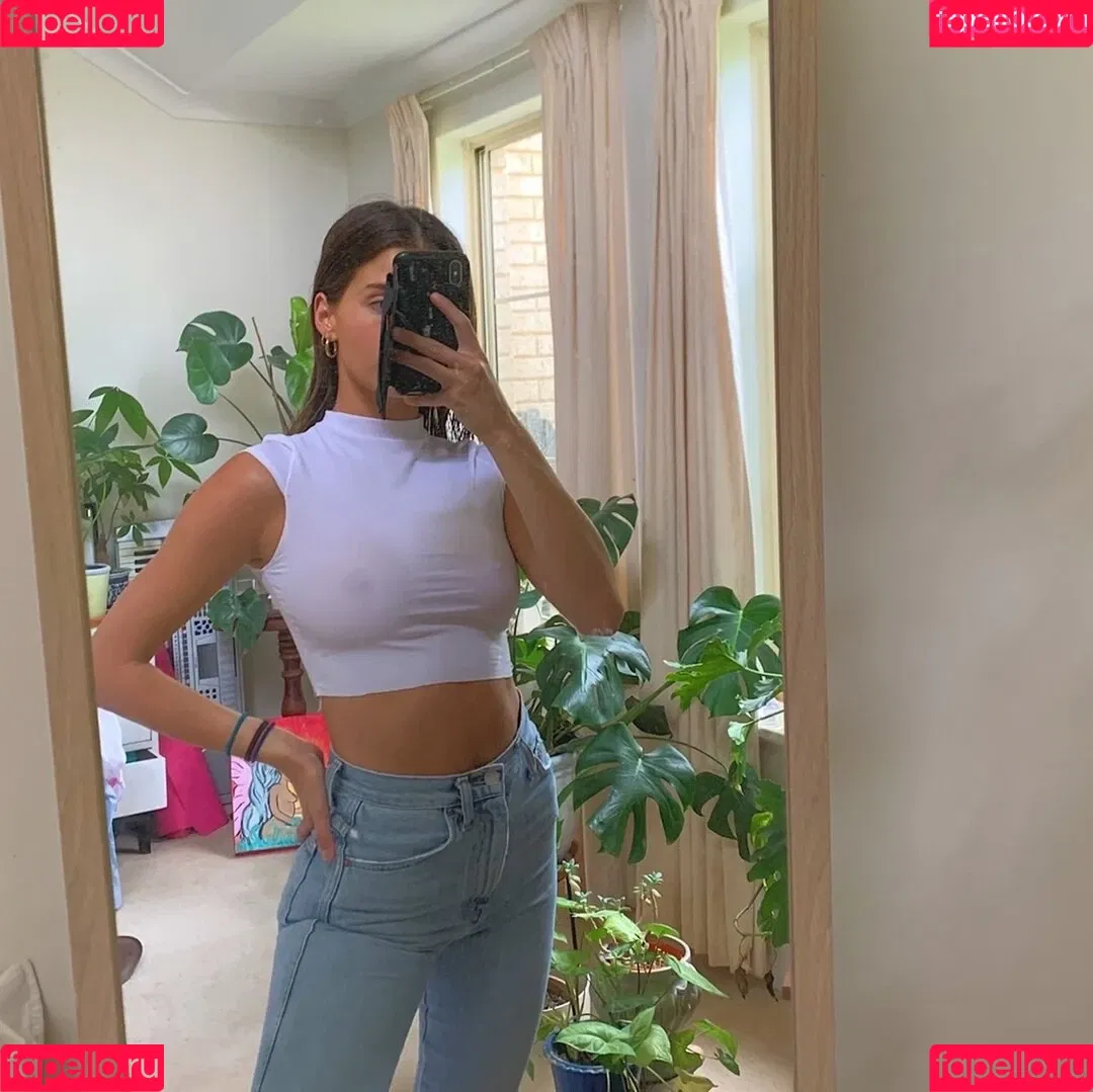 Stephanie Mandich Onlyfans Photo Gallery 