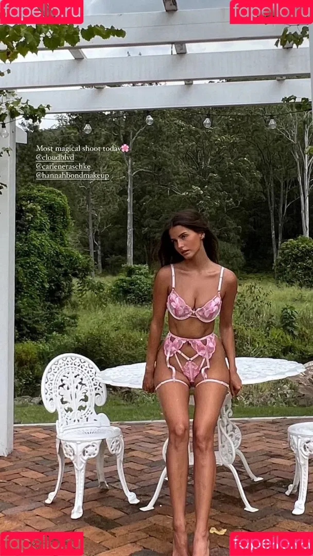 Stephanie Mandich Onlyfans Photo Gallery 