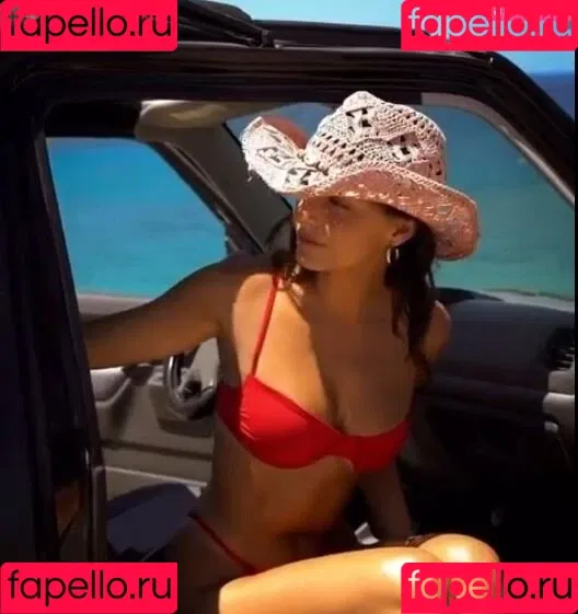 Stephanie Mandich Onlyfans Photo Gallery 