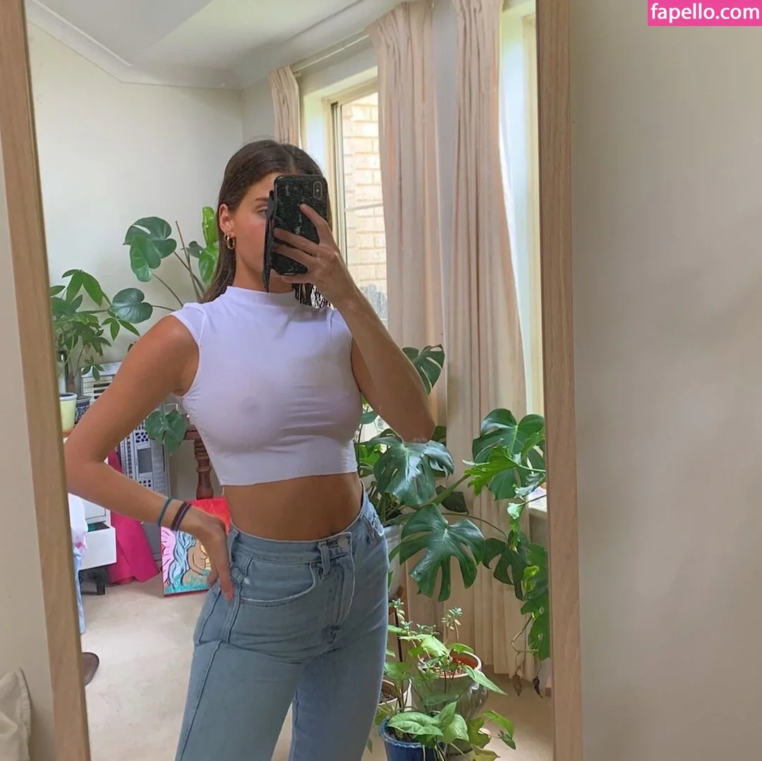 Stephanie Mandich Onlyfans Photo Gallery 