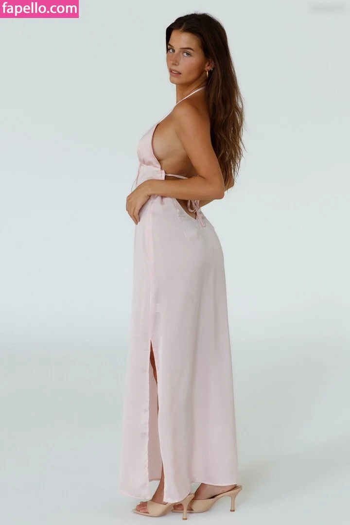 Stephanie Mandich Onlyfans Photo Gallery 