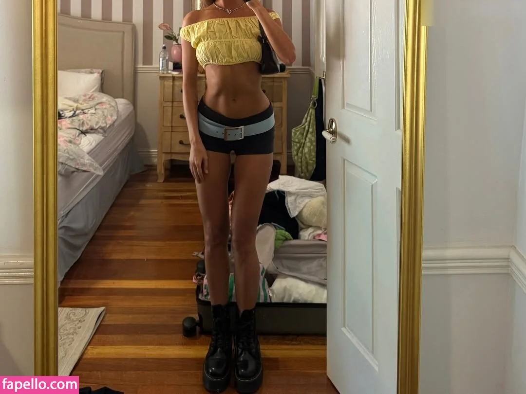 Stephanie Mandich Onlyfans Photo Gallery 