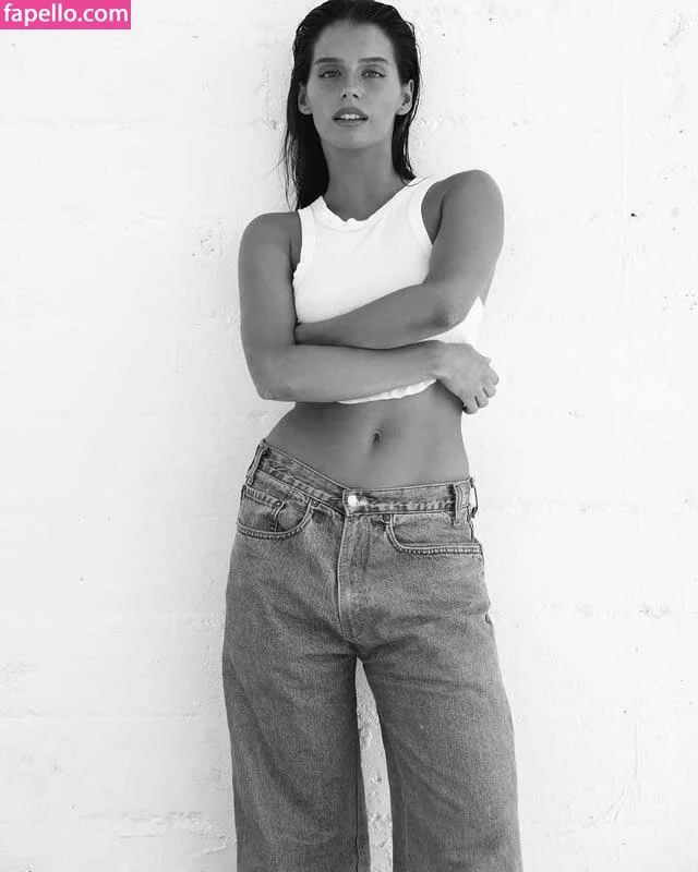 Stephanie Mandich Onlyfans Photo Gallery 