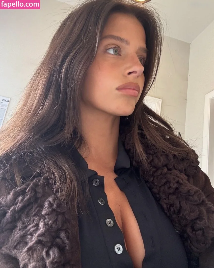 Stephanie Mandich Onlyfans Photo Gallery 