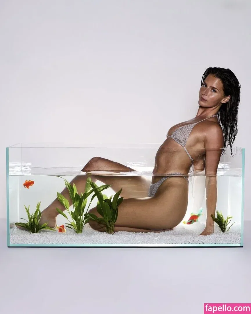 Stephanie Mandich Onlyfans Photo Gallery 