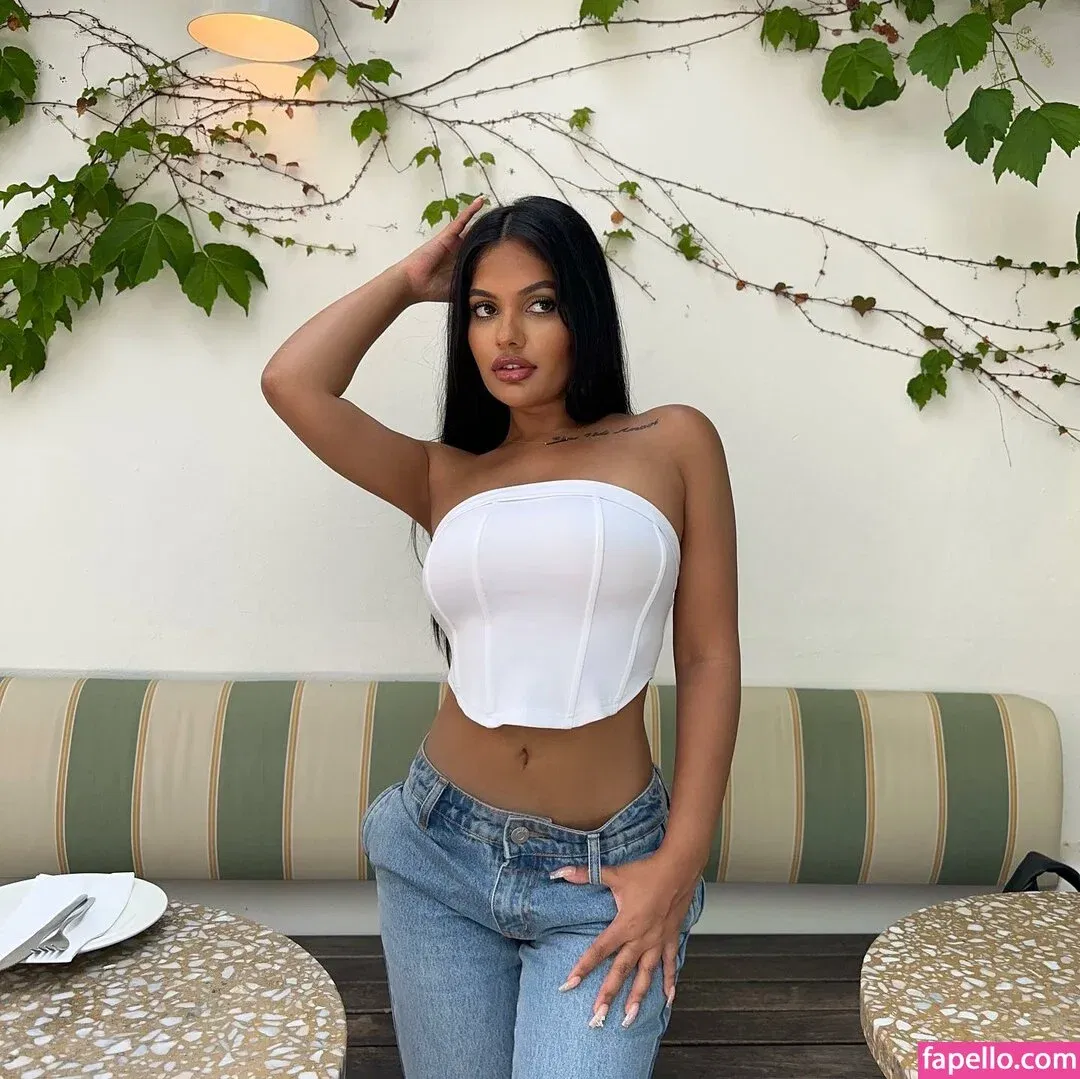 Ari Kumar Onlyfans Photo Gallery 