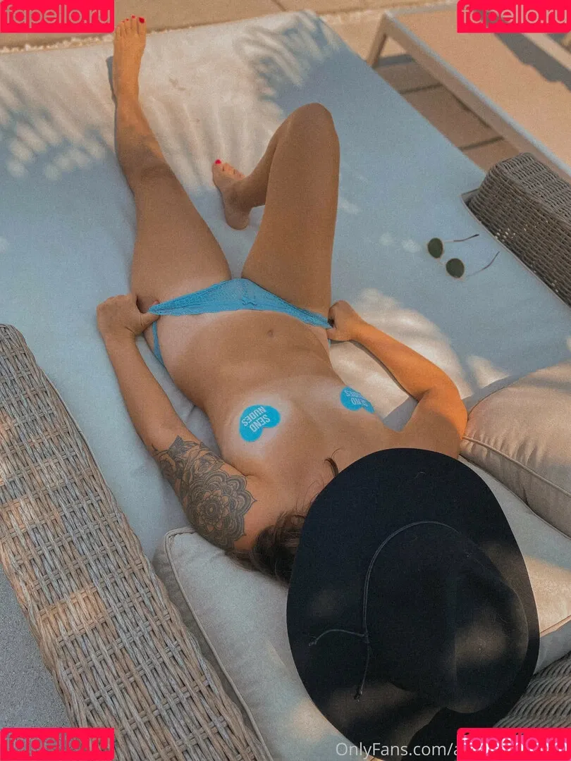 Arielle Scarcella Onlyfans Photo Gallery 