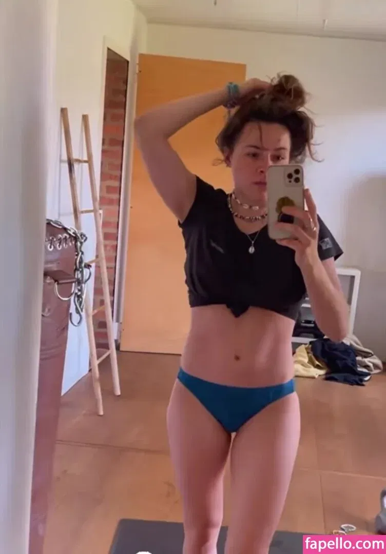 Yvonne Pferrer Onlyfans Photo Gallery 