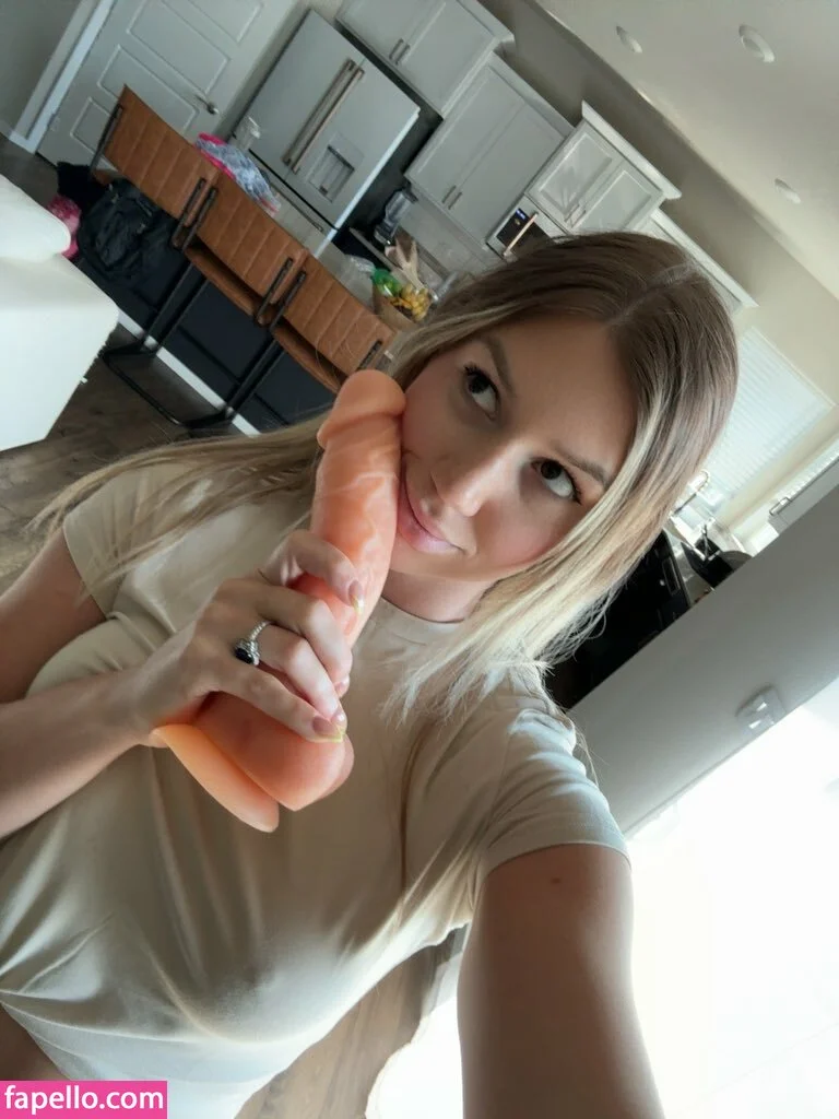 Blondierhi Onlyfans Photo Gallery 