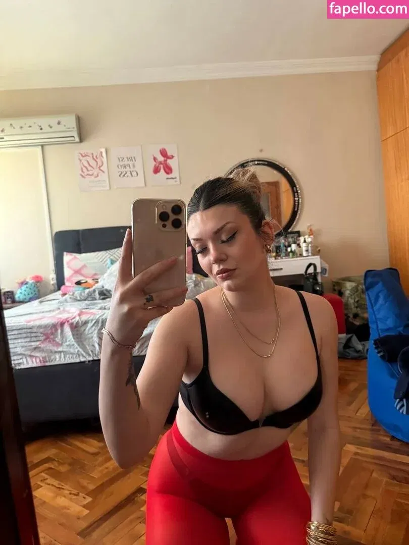 Simge Barankoğlu Onlyfans Photo Gallery 