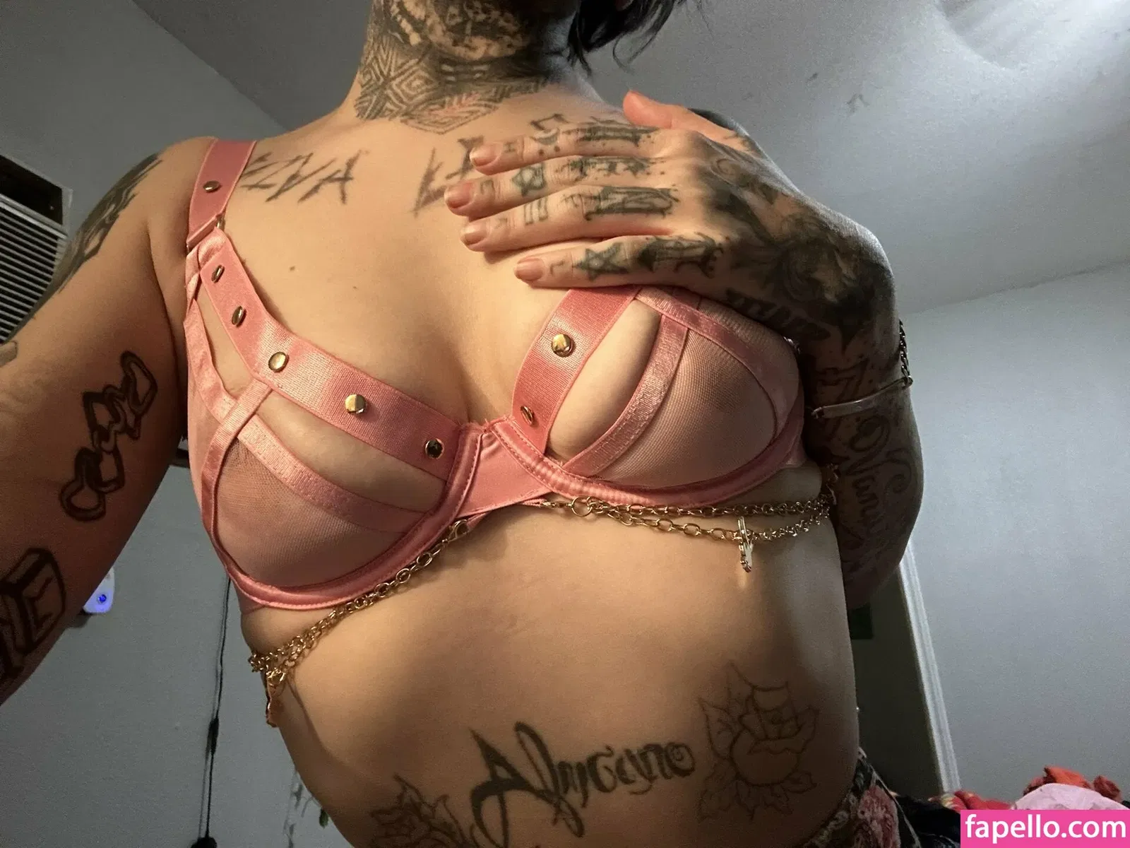 FaceTatMami Onlyfans Photo Gallery 