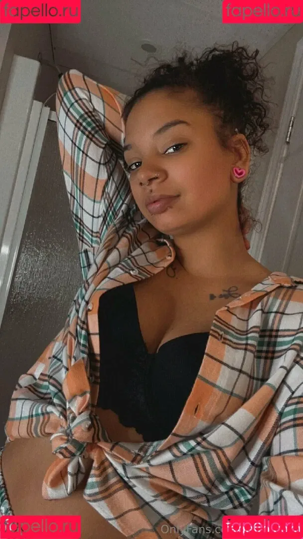 emielovee Onlyfans Photo Gallery 