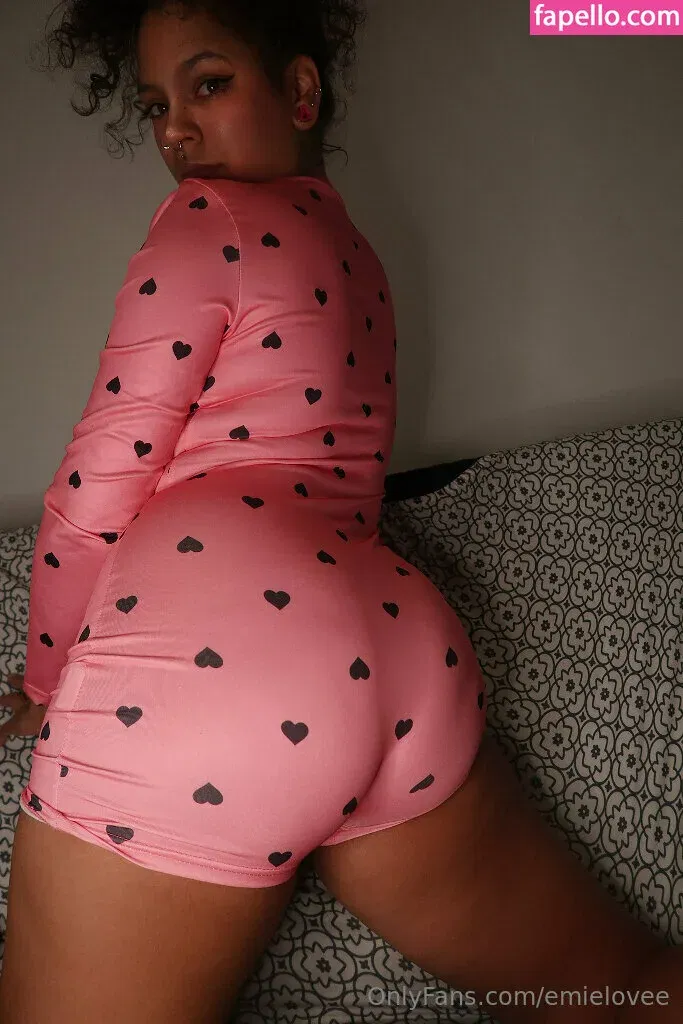 emielovee Onlyfans Photo Gallery 