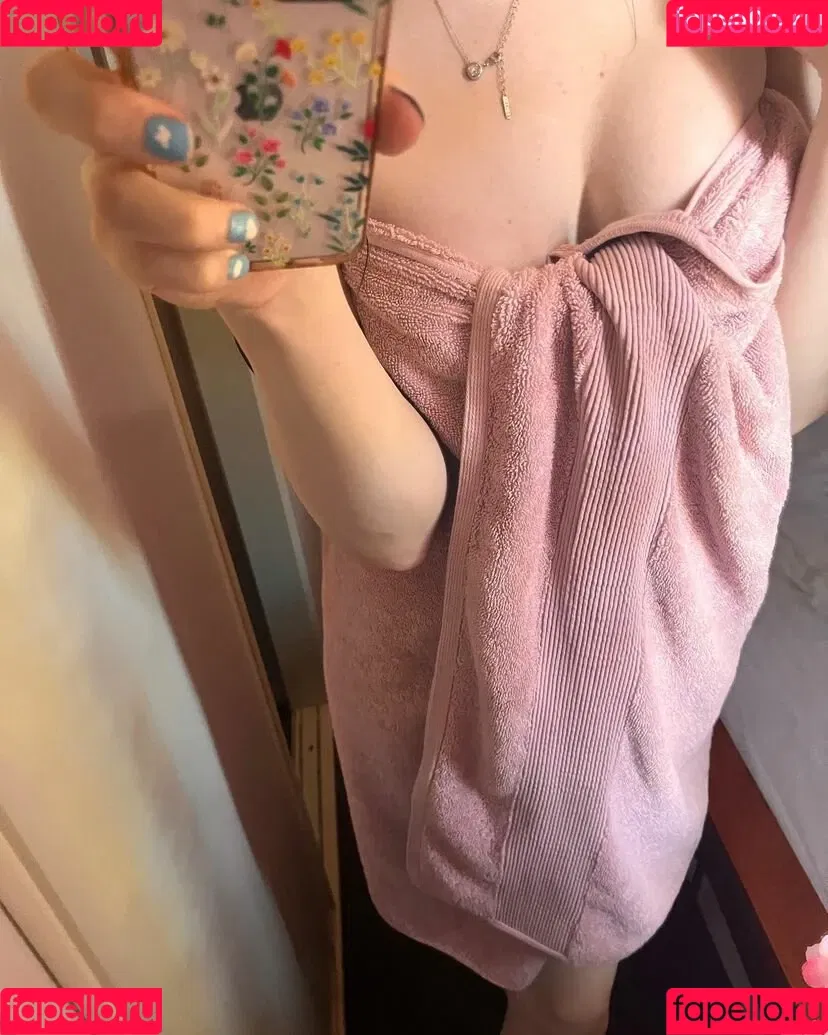 Rose Hathaway Onlyfans Photo Gallery 