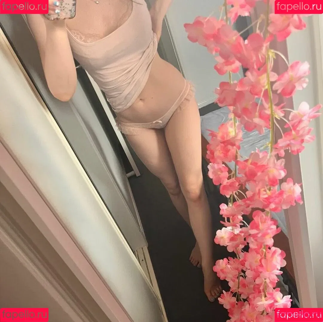Rose Hathaway Onlyfans Photo Gallery 
