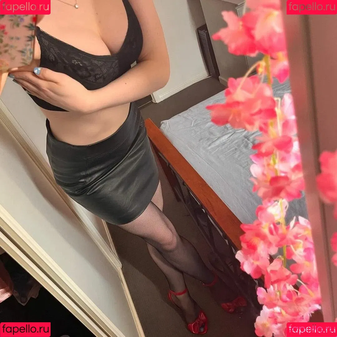 Rose Hathaway Onlyfans Photo Gallery 