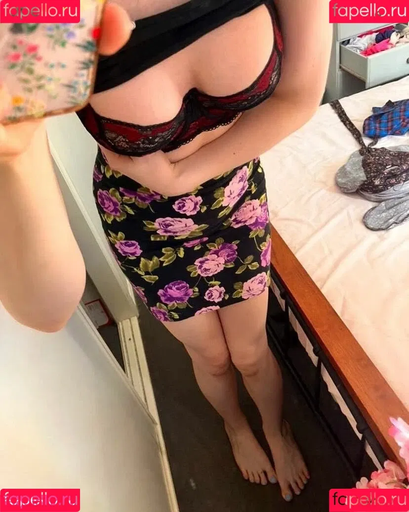 Rose Hathaway Onlyfans Photo Gallery 