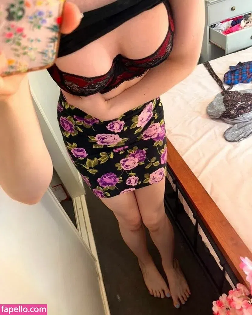 Rose Hathaway Onlyfans Photo Gallery 