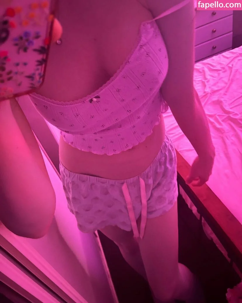 Rose Hathaway Onlyfans Photo Gallery 