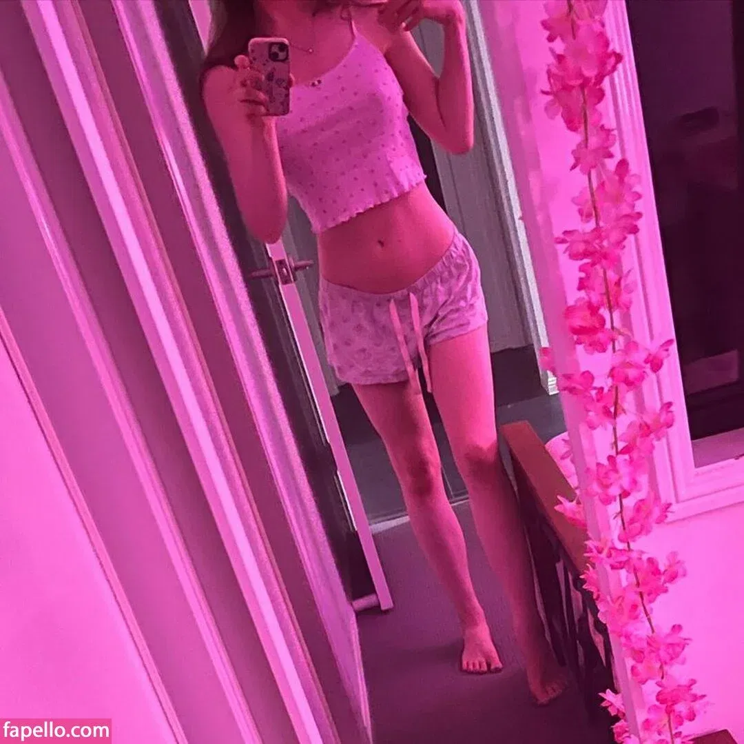 Rose Hathaway Onlyfans Photo Gallery 