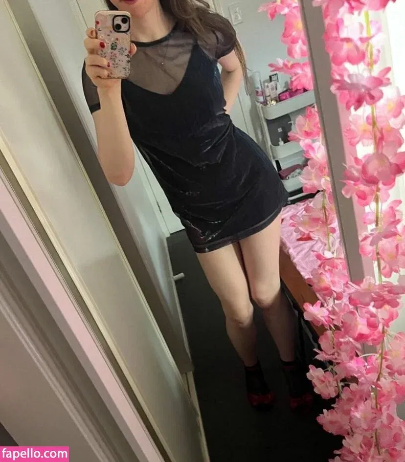 Rose Hathaway Onlyfans Photo Gallery 