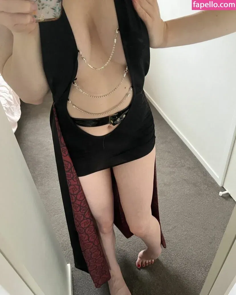 Rose Hathaway Onlyfans Photo Gallery 