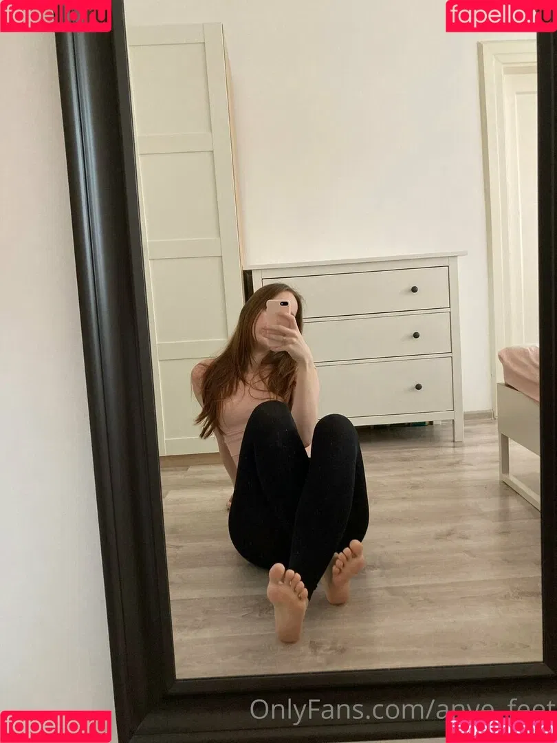 anye_feet Onlyfans Photo Gallery 