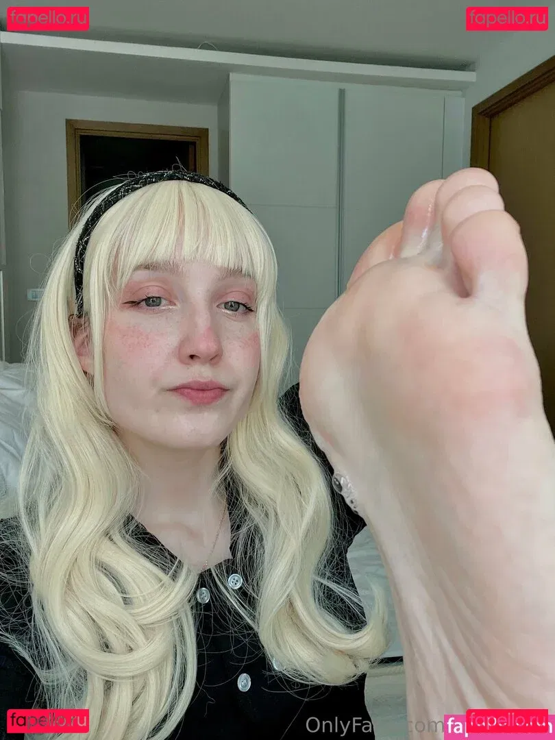 anye_feet Onlyfans Photo Gallery 