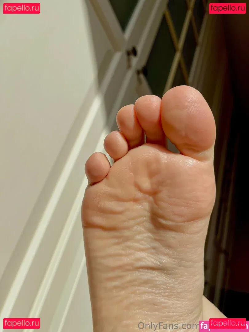 anye_feet Onlyfans Photo Gallery 
