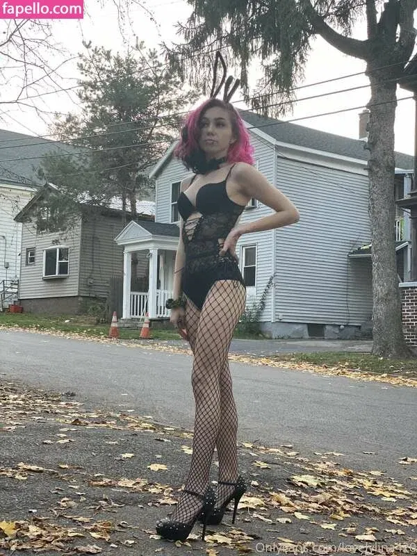 Lovely Lina Onlyfans Photo Gallery 