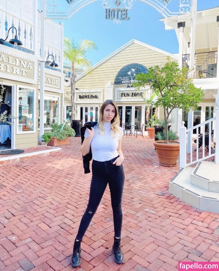 Abigail Cristea Onlyfans Photo Gallery 