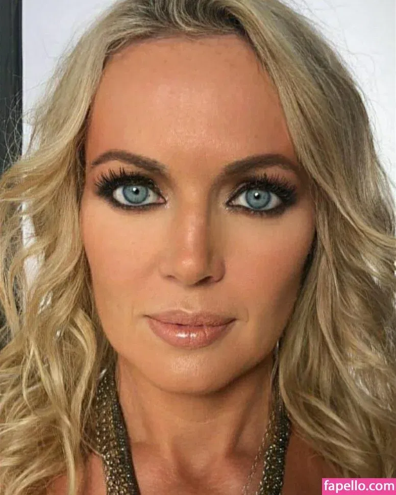 Isla Traquair Onlyfans Photo Gallery 