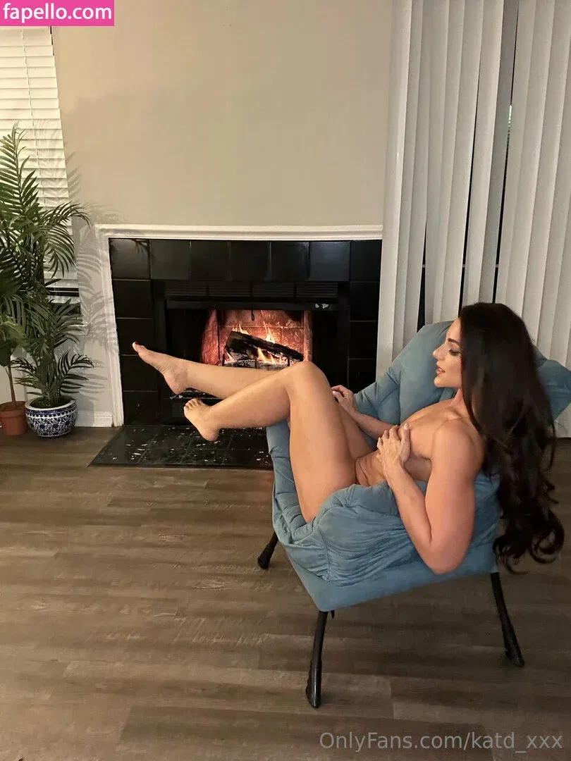 GlamGainz Kat Onlyfans Photo Gallery 