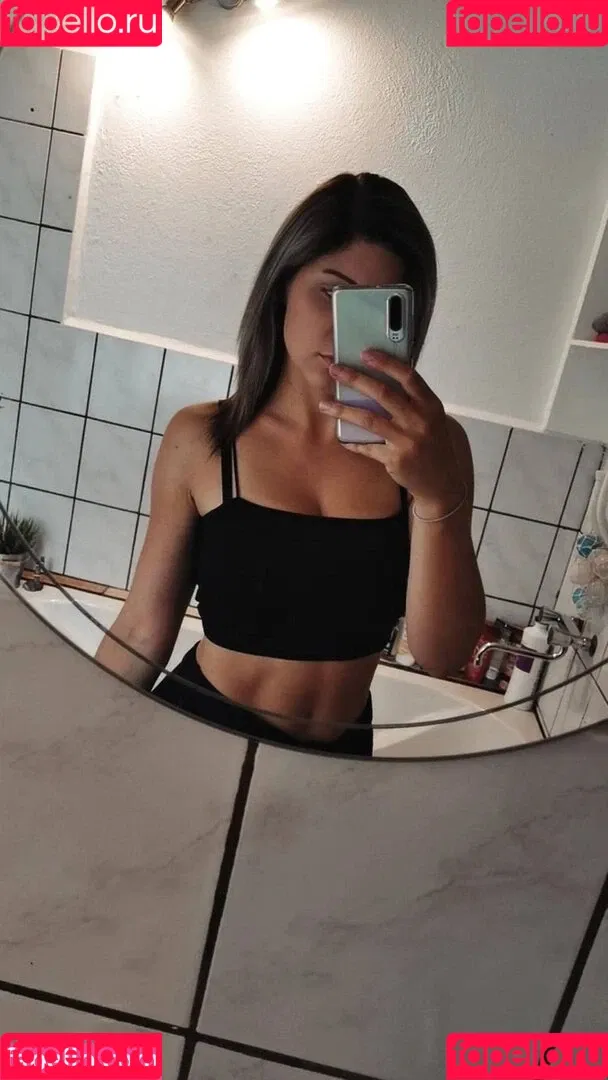 lea.srkrts Onlyfans Photo Gallery 
