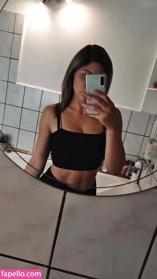 lea.srkrts Onlyfans Photo Gallery 