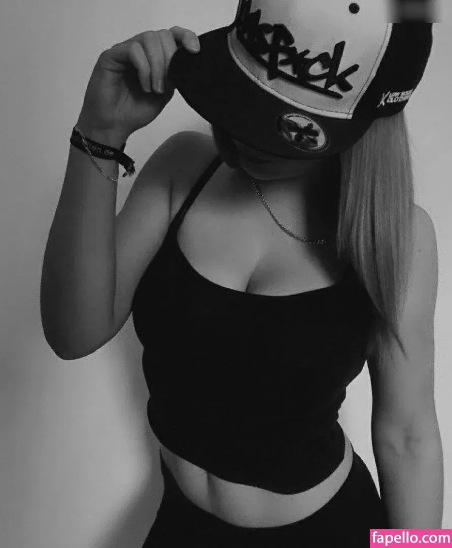 lea.srkrts Onlyfans Photo Gallery 