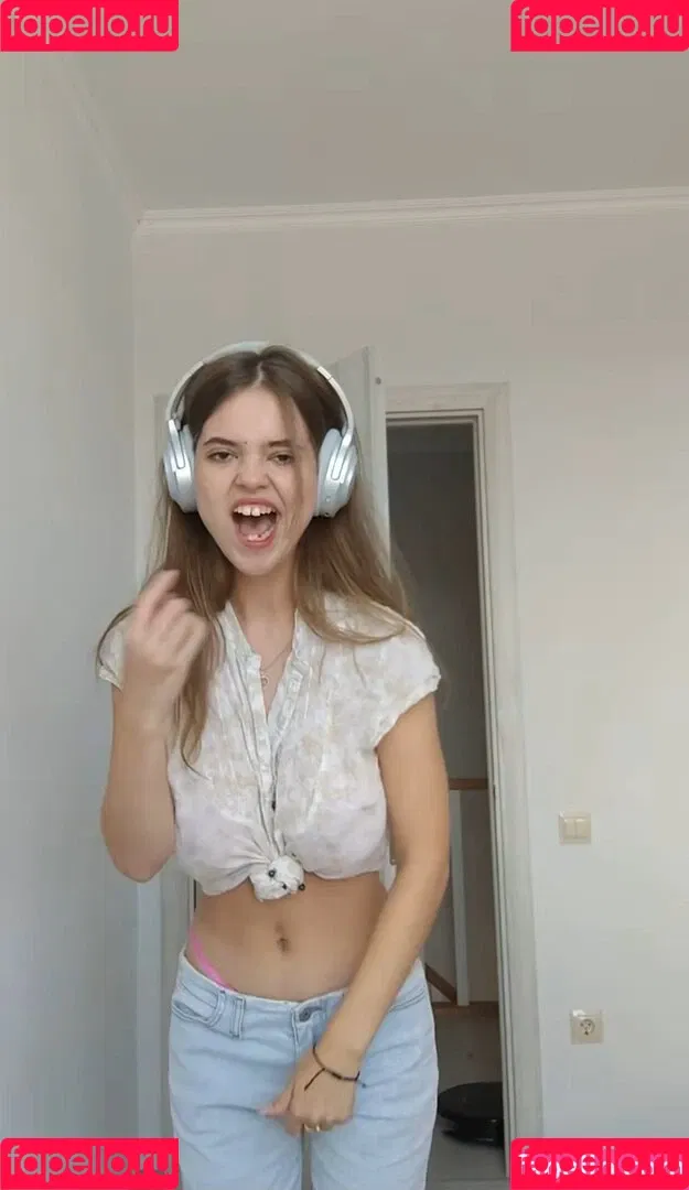 Daria Aref Onlyfans Photo Gallery 