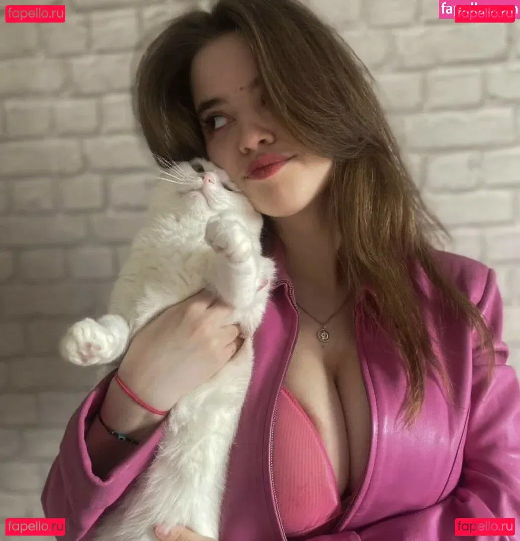 Daria Aref Onlyfans Photo Gallery 