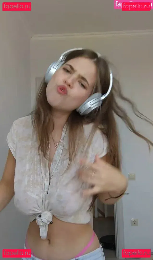 Daria Aref Onlyfans Photo Gallery 