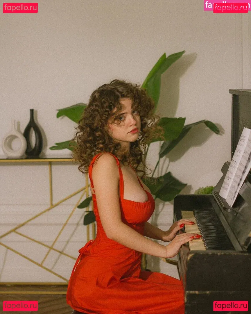 Daria Aref Onlyfans Photo Gallery 