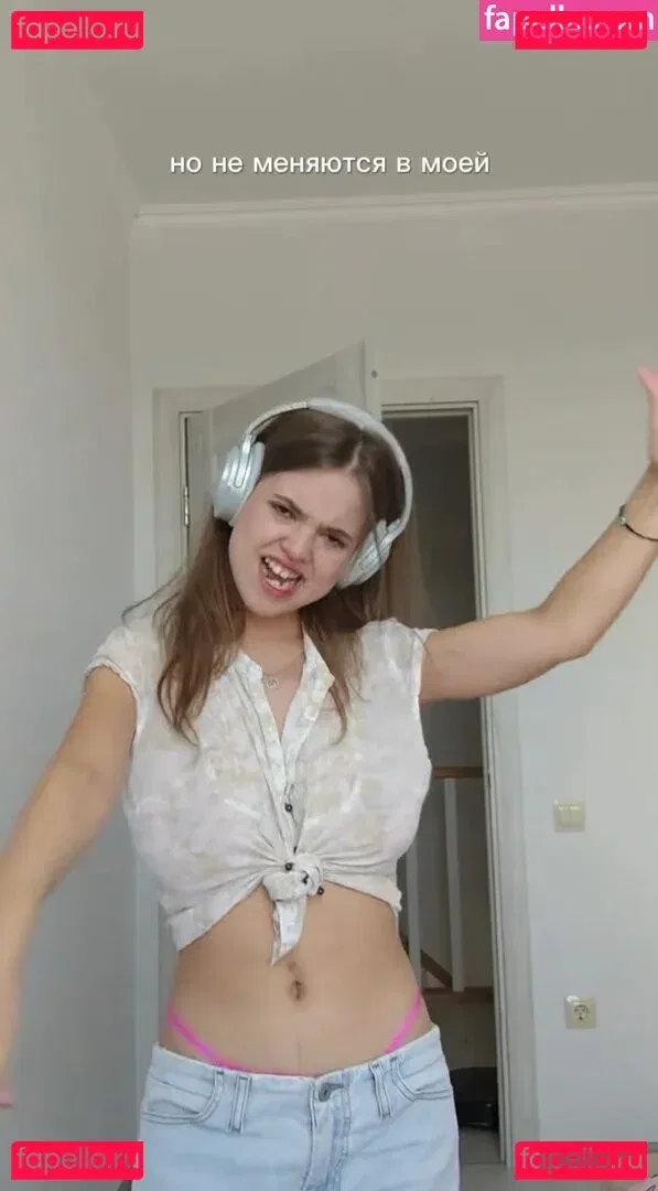 Daria Aref Onlyfans Photo Gallery 