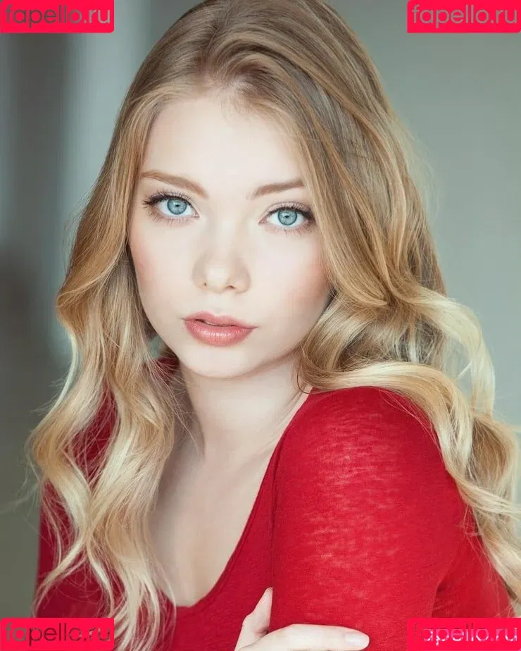 Emilia McCarthy Onlyfans Photo Gallery 