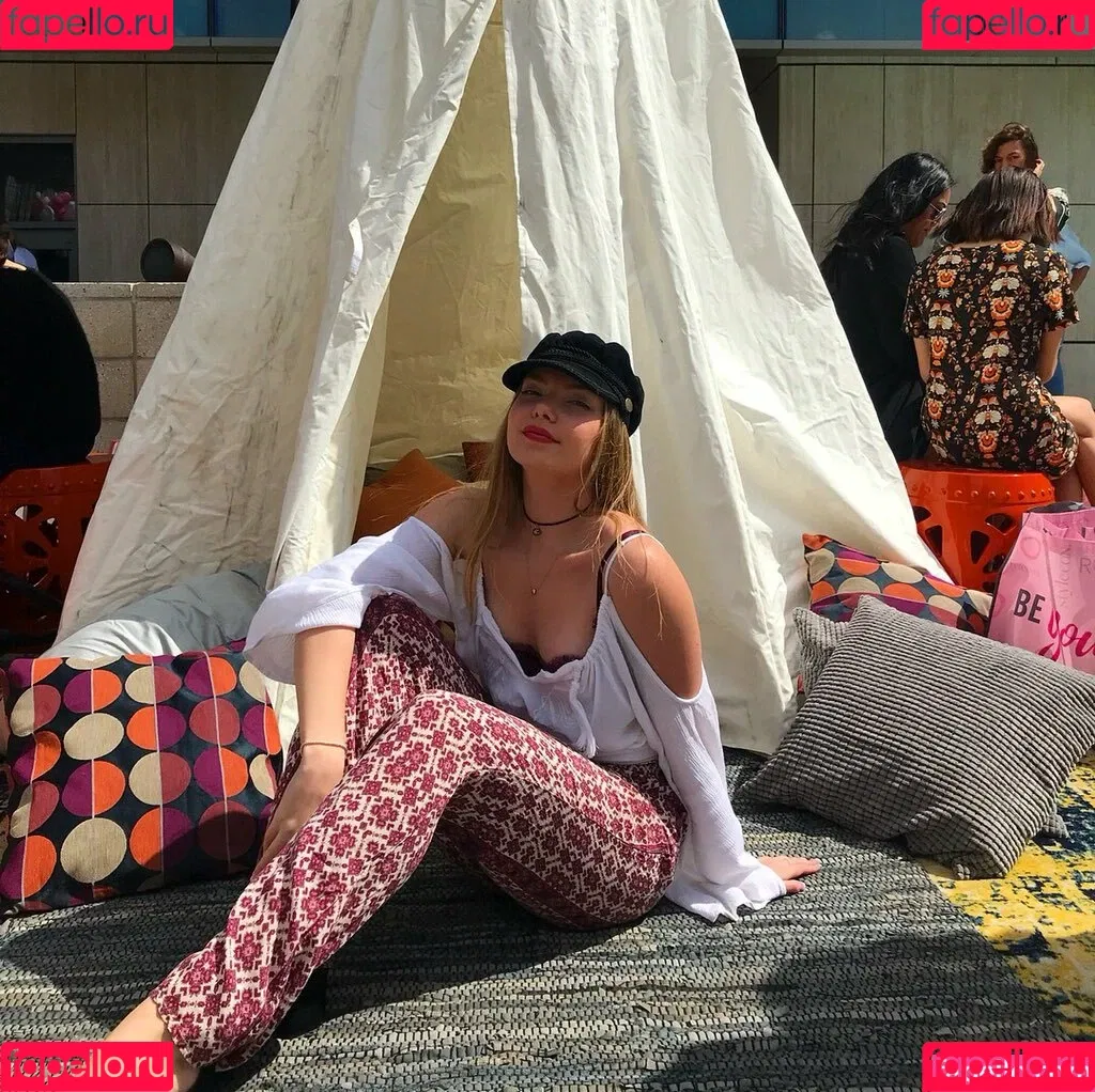 Emilia McCarthy Onlyfans Photo Gallery 