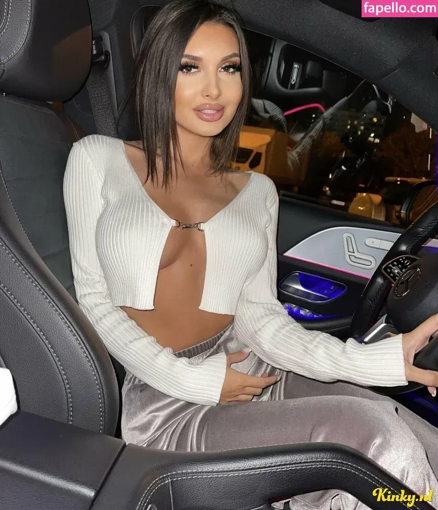 Adriannalinnaa Onlyfans Photo Gallery 