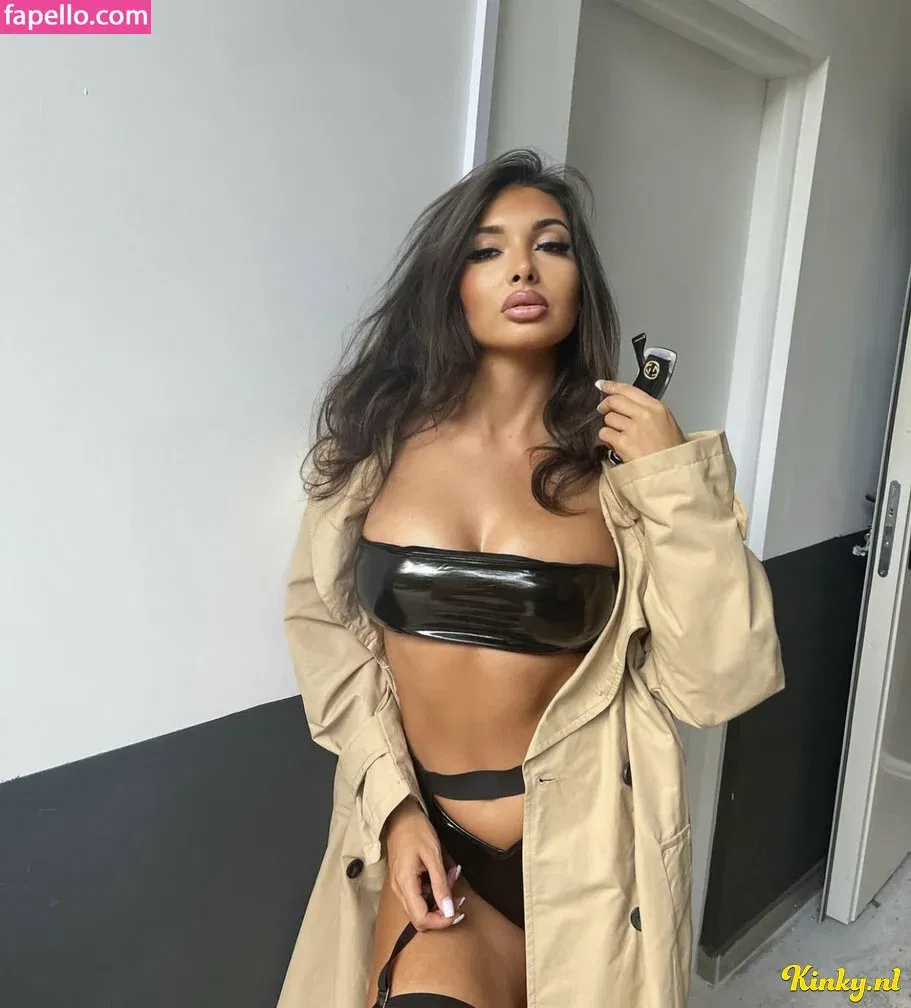 Adriannalinnaa Onlyfans Photo Gallery 